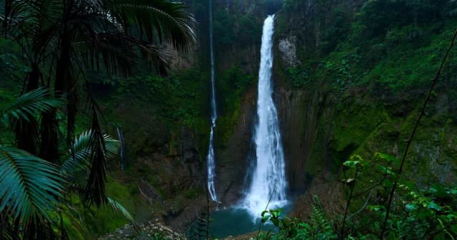 Visit Catarata Los Quetzales