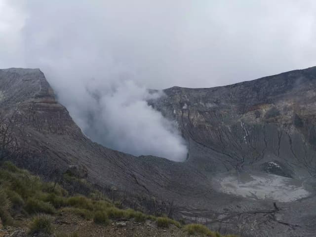 Hike to Turrialba Volcano